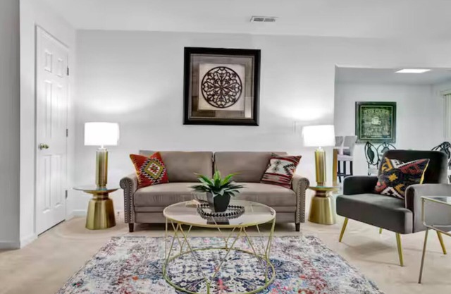 Charming 2-bedroom house with WiFi, AC in Center Point