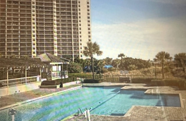 Charming 2-bedroom condo with WiFi, AC in an oceanfront community