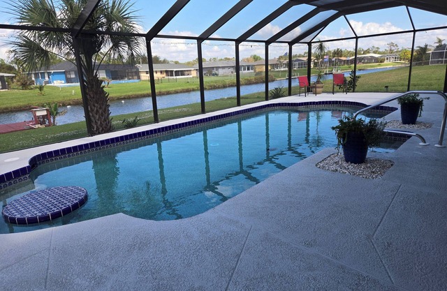 Charming 2-bedroom house in wonderful Rotonda West with AC and private pool