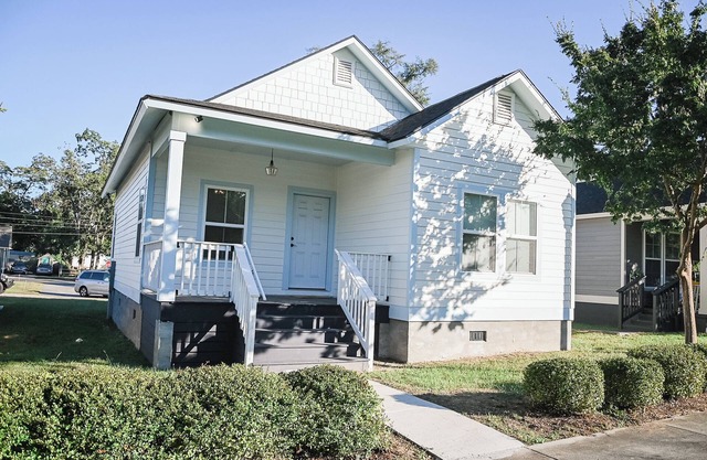 Charming 2-bedroom cottage built with children and pets in mind.