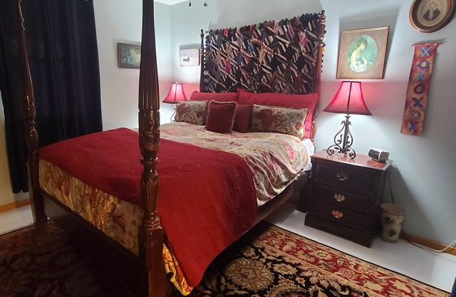 Charming 2-bedroom Vintage 1921 Cottage w/Mountain Views in lovely Heber City!