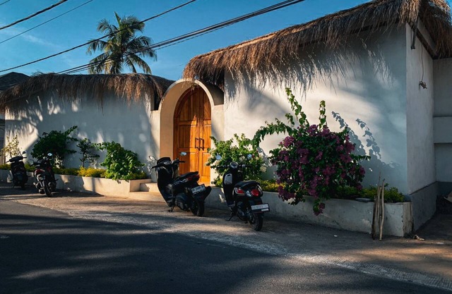 Charming 2-Bedroom Villa: Ocean views, private baths, kitchen and beach access