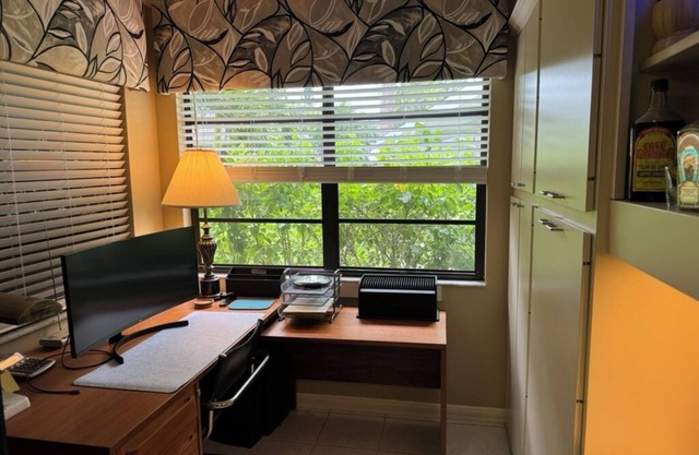 Charming 2-bedroom villa with AC and WiFi in Sarasota