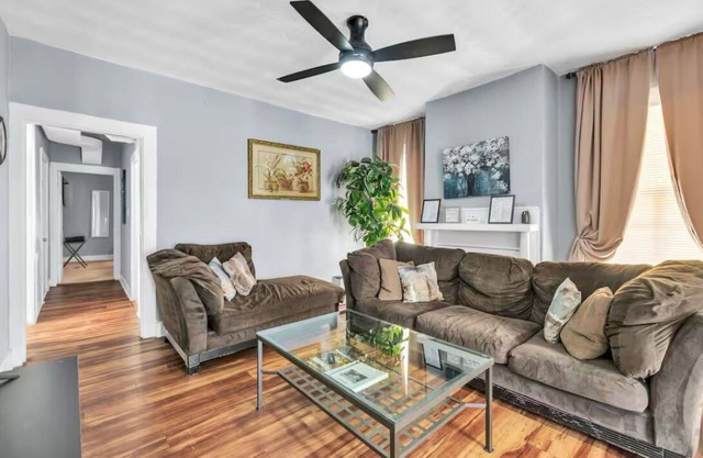 Charming 2 BR vintage duplex upstairs apartment in Historic Portsmouth AC & WIFI