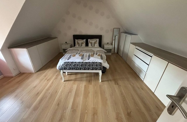 Charming 2-bedroom townhome in lovely Sotteville-lès-Rouen with WiFi