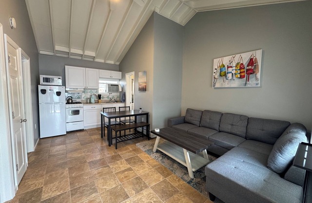 Charming 2BR 1BA Beach Condo with Parking Spot