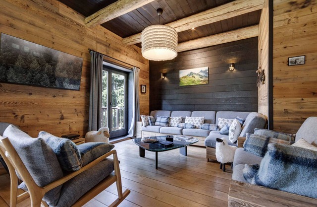 Charming 200m² Chalet in Val d'Isère with Sauna and Nordic Bath