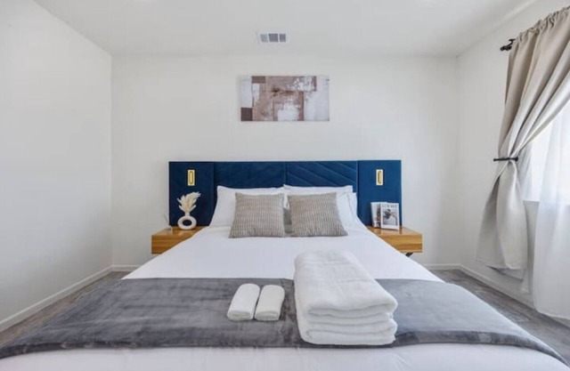 Charming 2BR Getaway in the Hills - BRAND NEW!