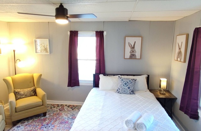 Charming 2BR Home near Historic Downtown Noblesville