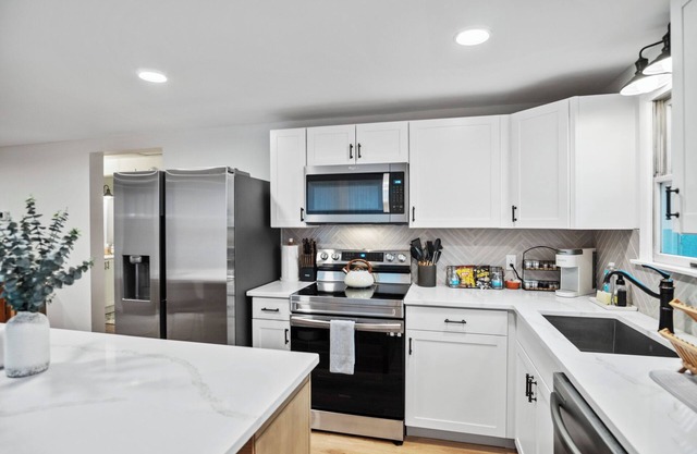 Charming 2BR Near Fairgrounds and War College!