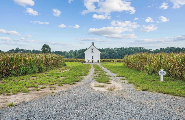 Charming 2BR with Fire Pit on Farm - 10 Min to Wharf