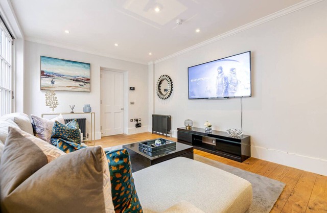 Charming 3 Bed Apartment with AC, WiFi in Marylebone