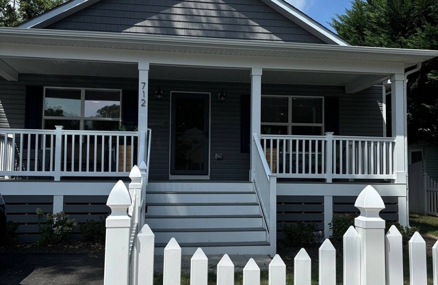 Charming 3-bedroom house with WiFi, AC in delightful Colonial Beach