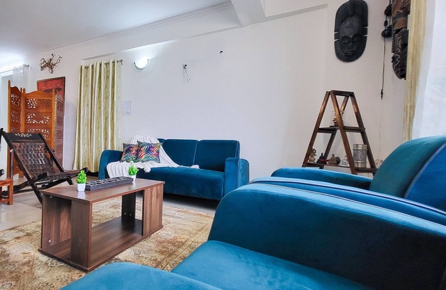Charming 3-bedroom apartment with WiFi, AC in vibrant New Delhi
