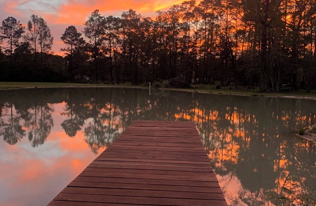 Charming 3-bedroom cottage in lovely Hammond with AC, WiFi