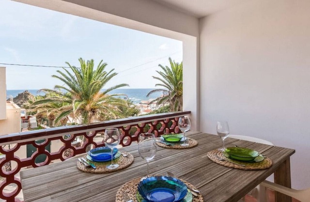 Charming 3 bedroom apart.10 mts walking from beach