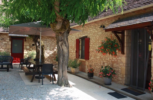 Charming 3-Bedroom Farmhouse Near Scenic Limeuil with WiFi, Terrace & Baby Equipment