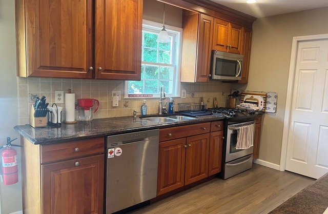 Charming 3-bedroom house with WiFi and AC in brilliant Toms River
