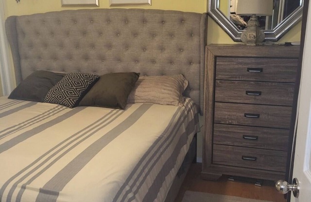 Charming 3-bedroom house in delightful Helendale with WiFi, AC