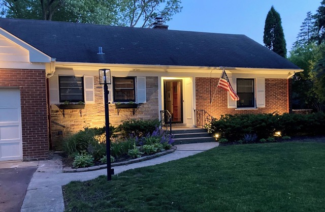 Charming 3-bedroom house with AC and WiFi in Wilmette