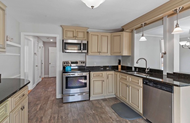 Charming 3-bedroom house in Methuen; minutes to Boston & NH region