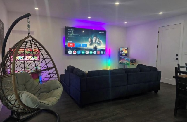Charming 3-bedroom house with AC and WiFi in Duncan
