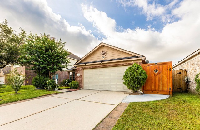 Charming 3-bedroom house with WiFi and AC in Humble