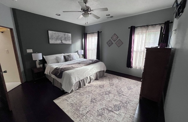 Charming 3-bedroom, office, house with WiFi in delightful NAA Albuquerque