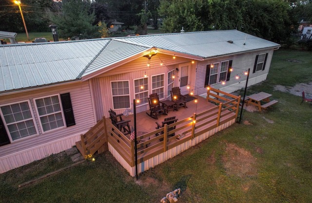 Charming 3-bedroom house in beautiful Buckeye Lake with Boat Dock available