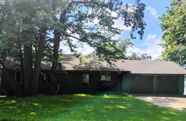 Charming 3-bedroom house on Lake Charlotte in Long Prairie.