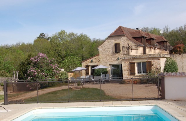 Charming 3-star cottage with private pool