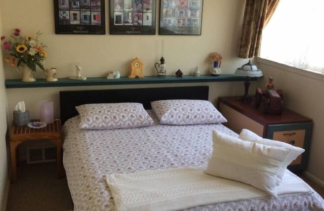 Charming 3rd Flr Bedroom with Private Bath & Roof-Deck & Parking