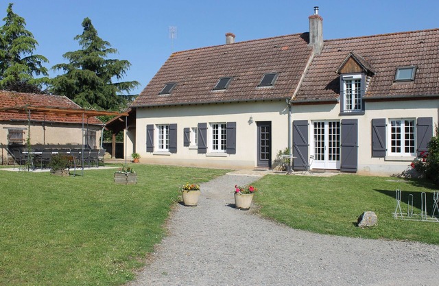 Charming 4-bed Cottage in Berry, Garden, Bikes, Near Historic Sites & River, Sleeps 12