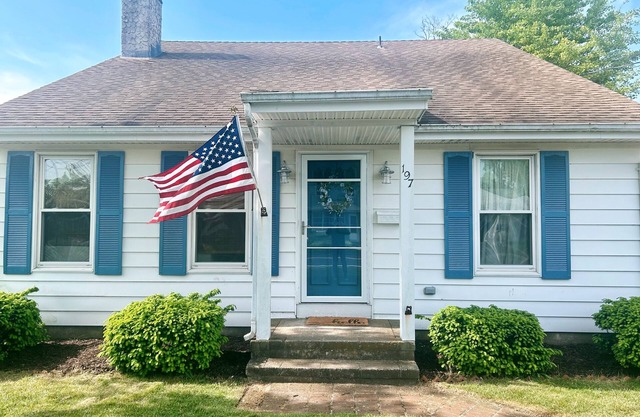 Charming 4-bedroom cottage with WiFi and AC in Bay Head