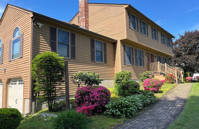 Charming 4-bedroom house with AC and WiFi in lovely Farmington