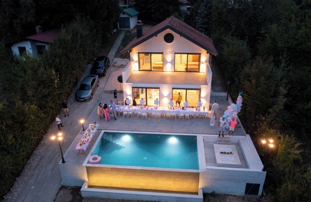 Charming 4-bedroom villa with AC and WiFi in wonderful Sarajevo