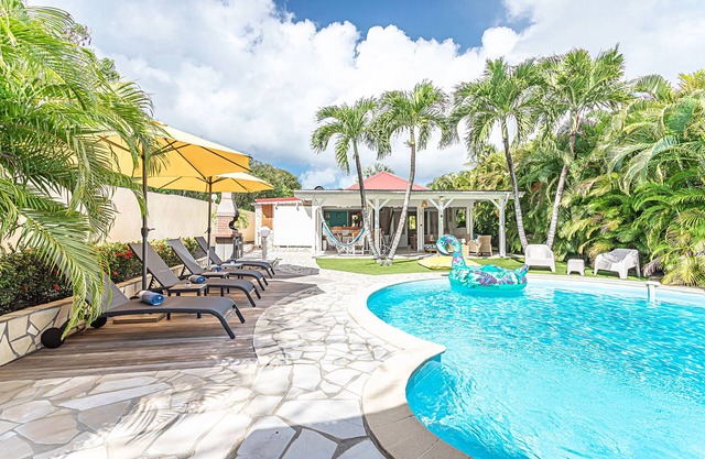 Charming 4* villa with swimming pool 300 m from the sea