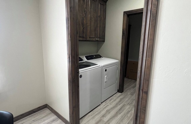 Charming 5-bedroom Lake side in Colony OK Unit #1
