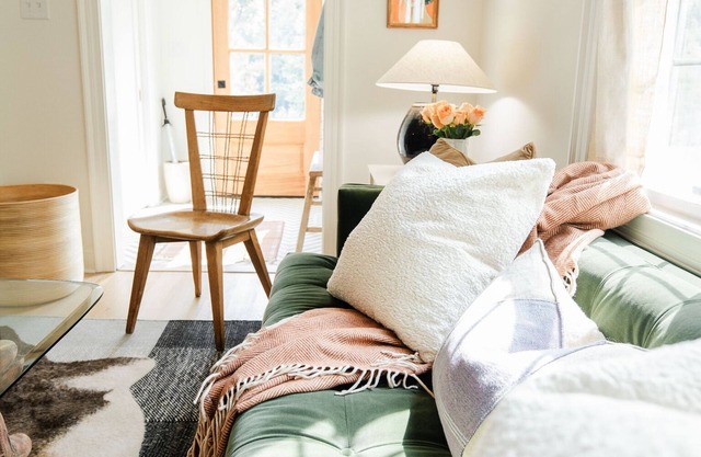 Charming 5 star 2-bedroom cottage close to Old Salem and downtown Winston Salem