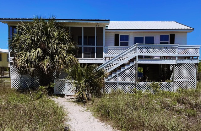 Charming Alligator Point "Old Florida” Beach Cottage