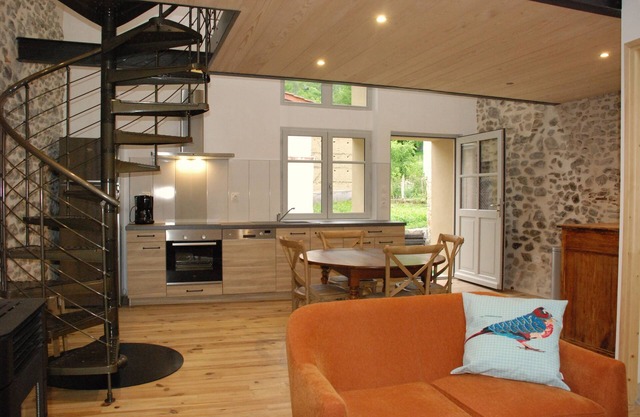 Charming and comfortable loft-style gîte* near Vichy for 4 to 5 people