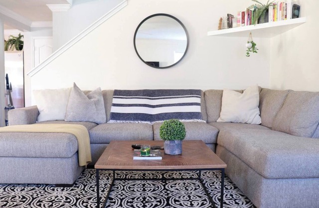 Charming and Cozy 3-bedroom house in cool Austin with AC, WiFi