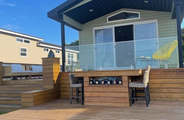 Charming and cozy 3-bedroom vacation home in Sherkstone shores