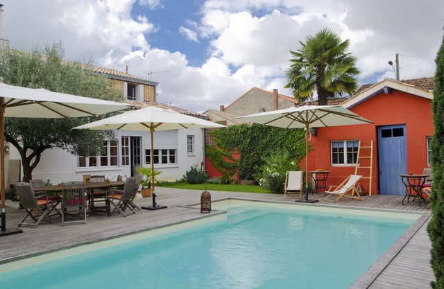 Charming and quiet house with heated pool!