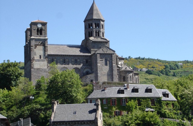 CHARMING APARTMENT IN AUVERGNE
