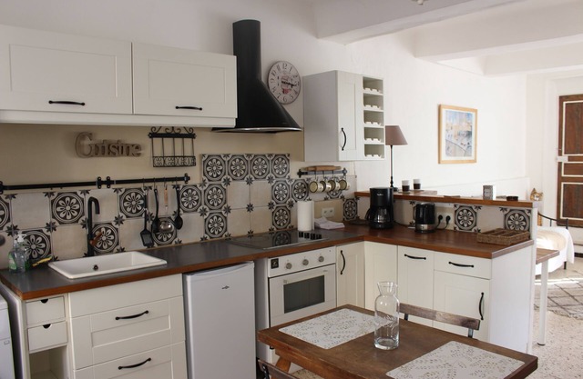 Charming apartment at the foot of La Sainte-Victoire, 20 mins from Aix en Provence