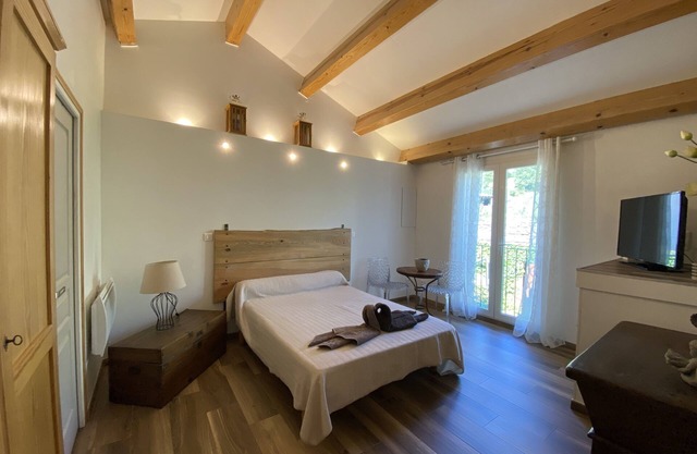 Charming apartment at the foot of the citadel - close to rivers