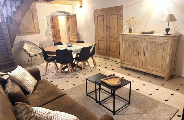 Charming apartment in renovated Jura farmhouse - nature setting.