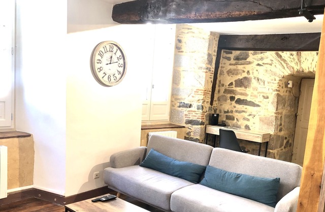 Charming apartment in the historic district, at the foot of the Cathedral