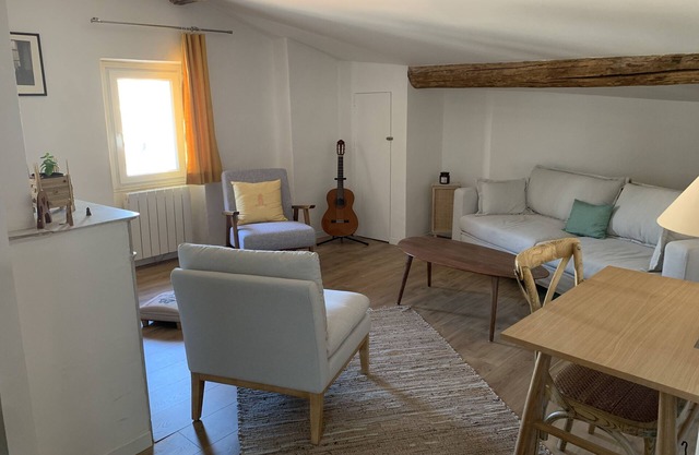 Charming apartment of 50 m2, near Palais Longchamp, transport and shops